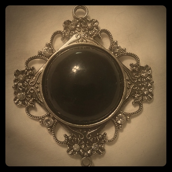 Jewelry - Large NEW vintage look necklace charm pendant